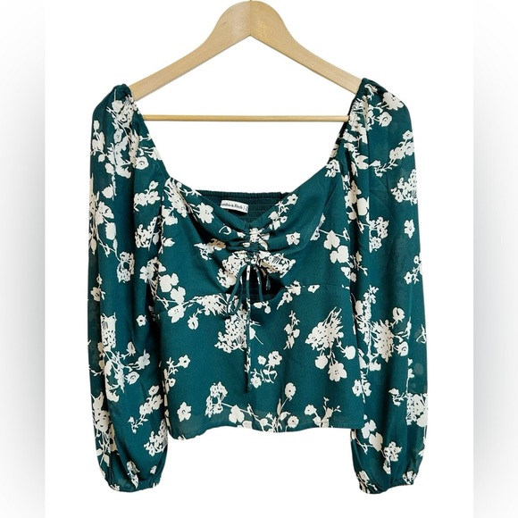 Abercrombie & Fitch Green Long Sleeve Smocked Cinched Cut Out Top Size M - Picture 2 of 9